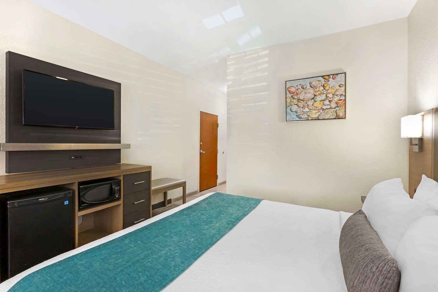 Accessible - Suite King Bed