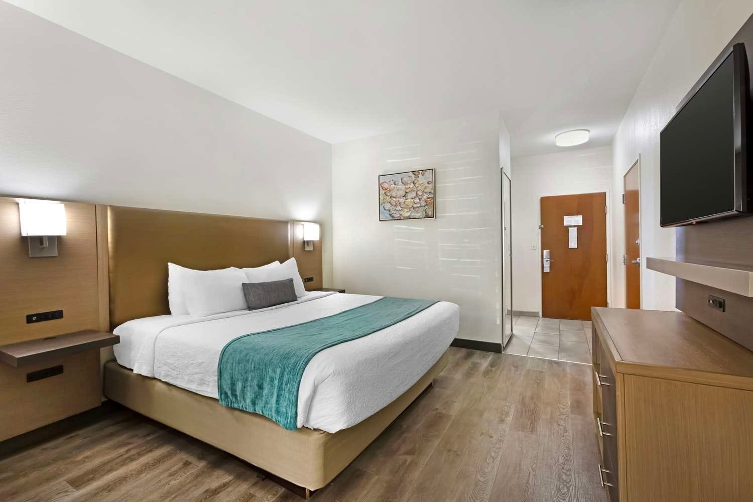 Wet Bar | Suite-1 King Bed